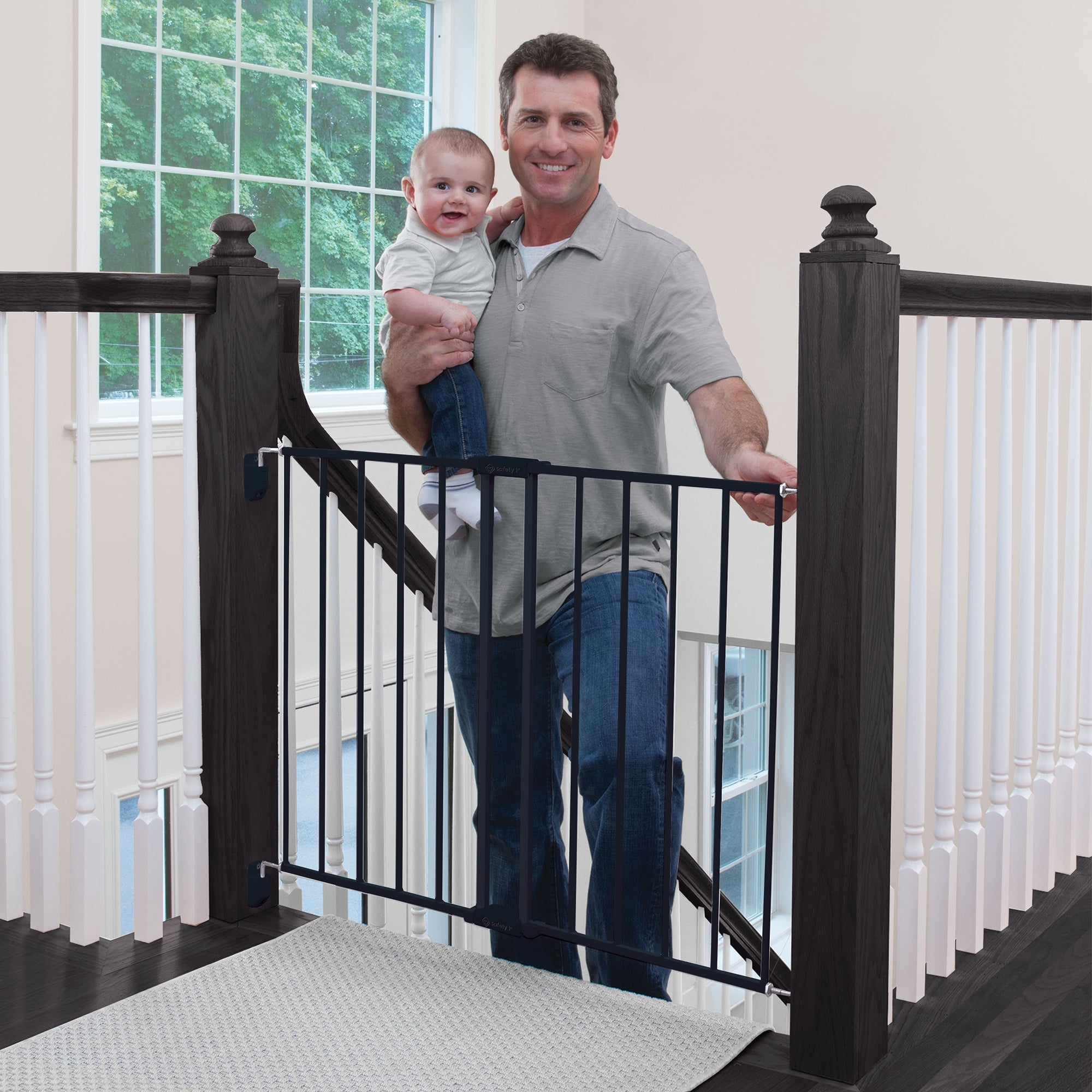 Safety 1st Top of Stairs Expanding Metal Gate