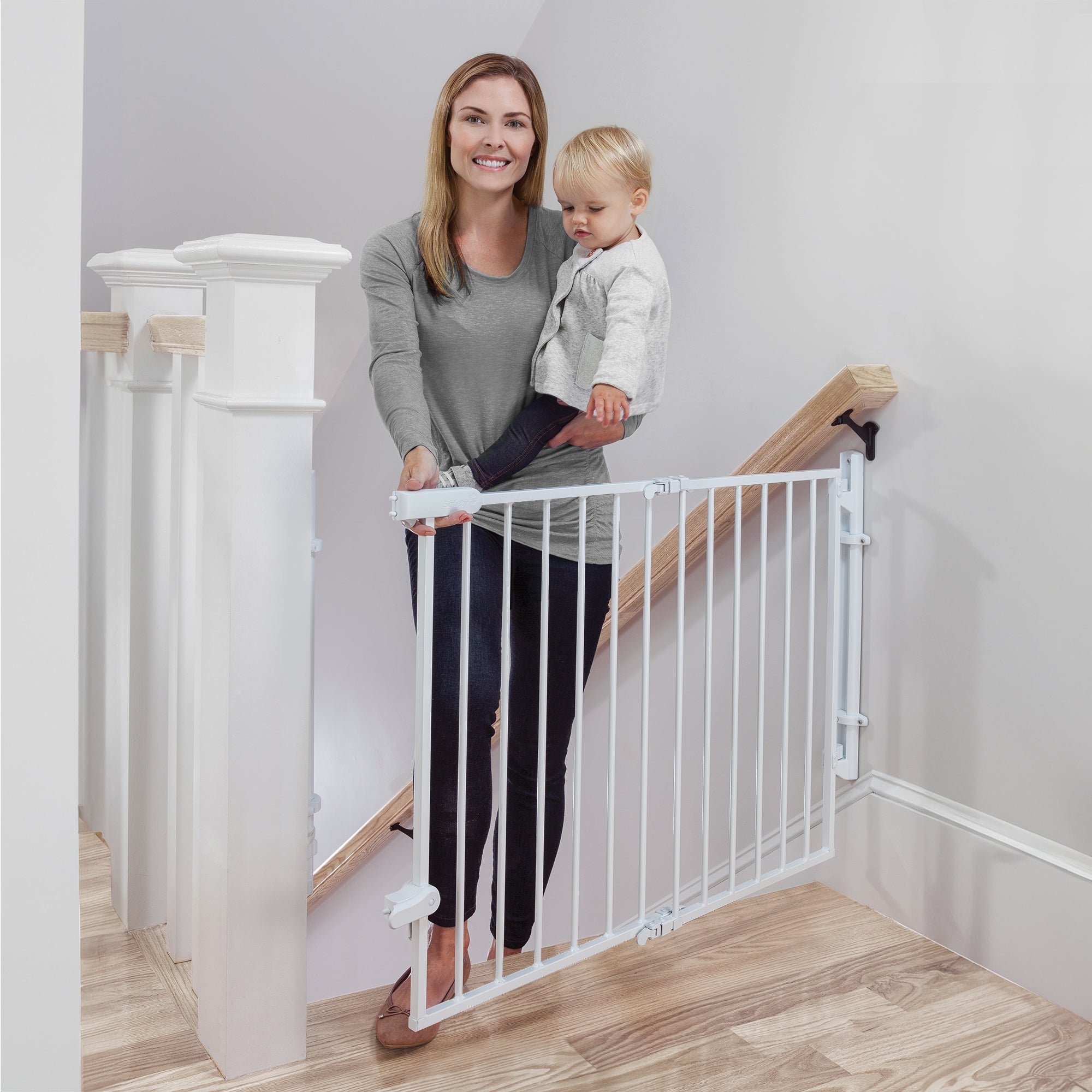 Stair Gate Safeway Gate KidCo Retractable Safeway Gate White
